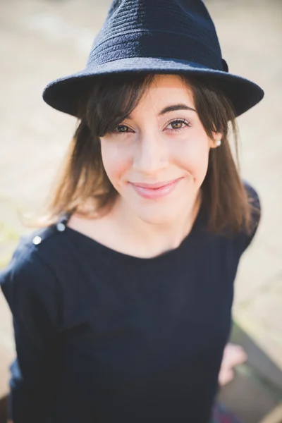 Jovem mulher bonita — Fotografia de Stock