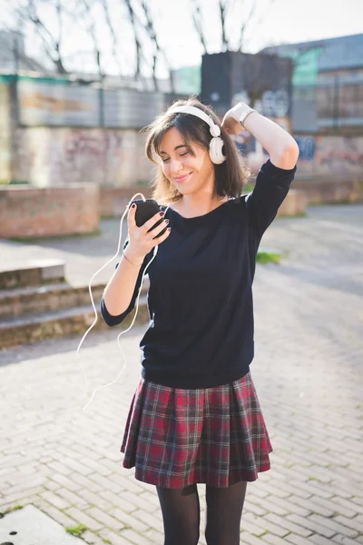 Pretty woman listening music — Stock Photo, Image