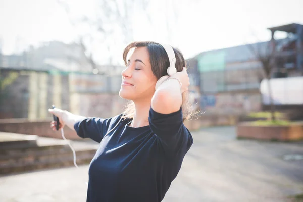 Pretty woman listening music — Stock Photo, Image