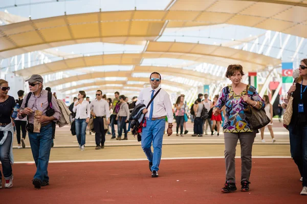 People on Universal exposition 2015 — Stock fotografie