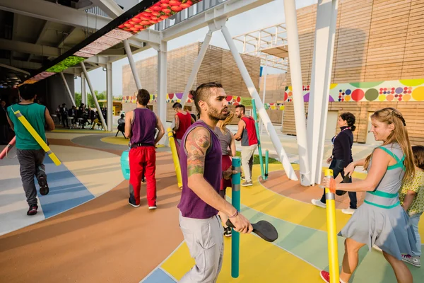 Espetáculo de percussão em exposição universal 2015 — Fotografia de Stock