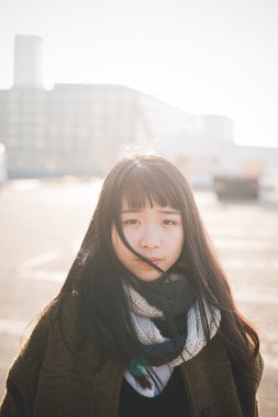 Genç, güzel Asyalı kadın.