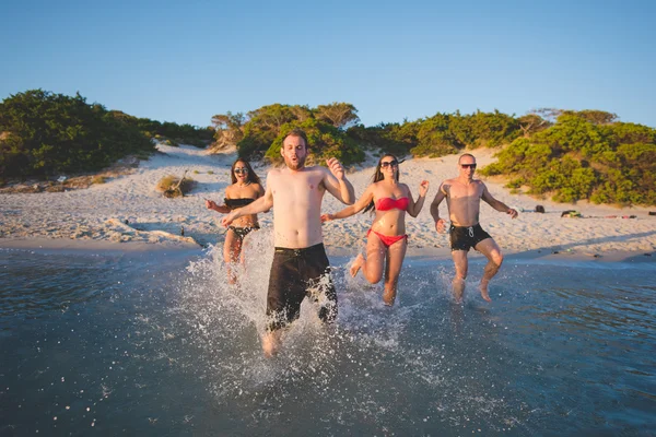 Young friends on summer beach — Stock Photo, Image