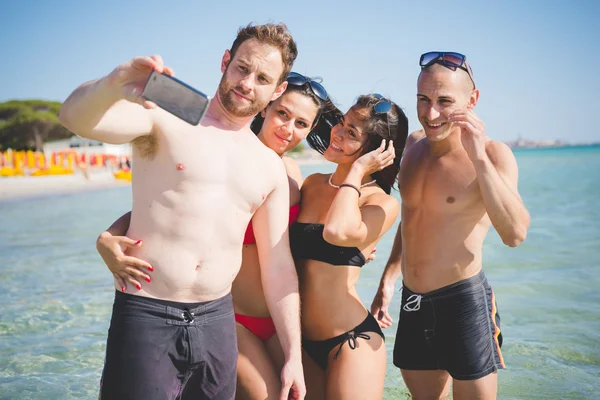 Young friends on summer beach — Stock Photo, Image