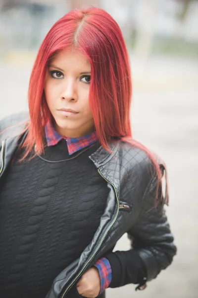 Bela mulher de cabelo vermelho — Fotografia de Stock