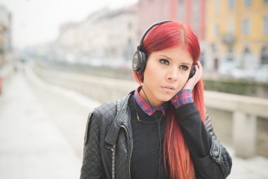 venezuelan woman listening music