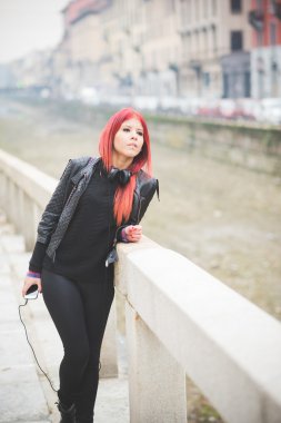 venezuelan woman listening music