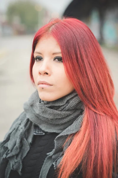 Mladé krásné zrzavé vlasy venezuelské žena — Stock fotografie