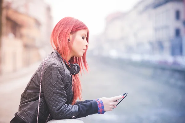 Venezuelan woman listening music — 스톡 사진