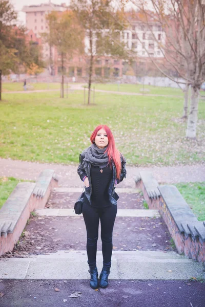 Vackra röda hår kvinna — Stockfoto