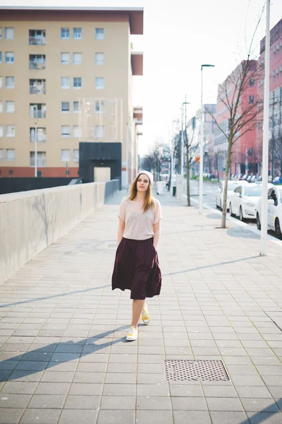 Mujer hipster rubia —  Fotos de Stock