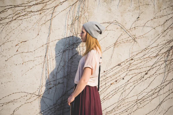 Joven mujer hipster — Foto de Stock