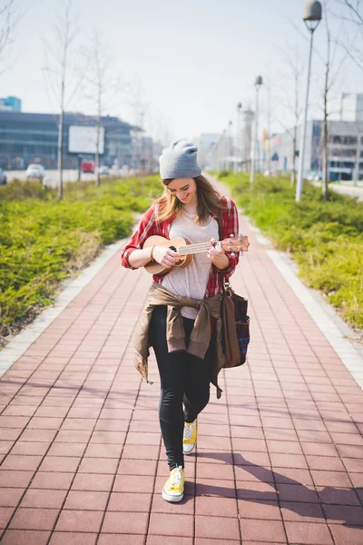 Young hipster girl in city — Stock Photo, Image