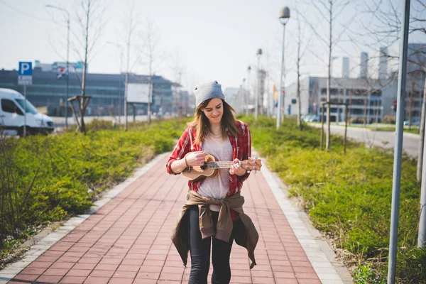 Young hipster girl in city — Stock Photo, Image