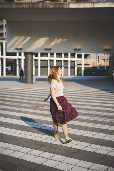 Bela loira hipster mulher — Fotografia de Stock