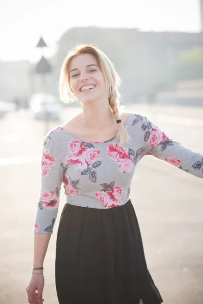 Young beautiful blonde woman outdoor — Stock Photo, Image