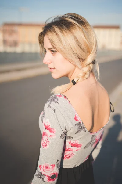 Young beautiful blonde woman outdoor — Stock Photo, Image