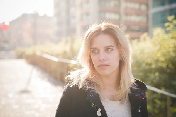 Young beautiful blonde woman outdoor — Stock Photo, Image