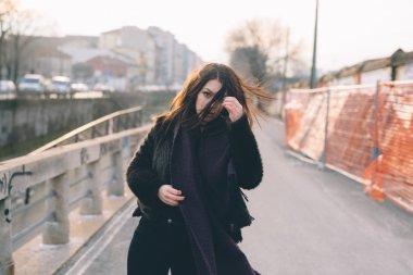 Genç güzel kadın.