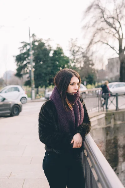 Joven hermosa mujer — Foto de Stock