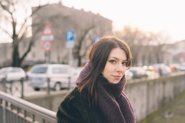 Jovem mulher bonita — Fotografia de Stock