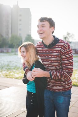 Genç aşıklar kaç şehir içinde