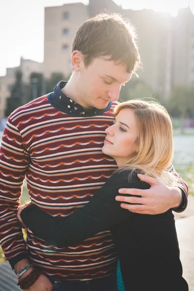 Young lovers couple in city — Stock Photo, Image