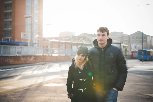 Young lovers couple in city — Stock Photo, Image