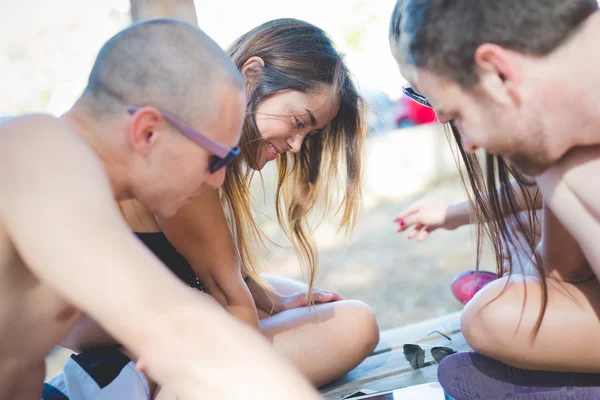 Young friends on summer beach — Stock Photo, Image