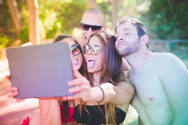 Irredunda en una playa segura con dispositivos — Foto de Stock