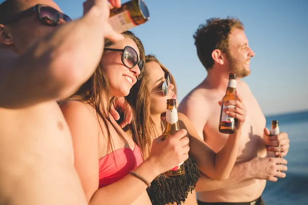 Young friends on summer beach — Stock Photo, Image