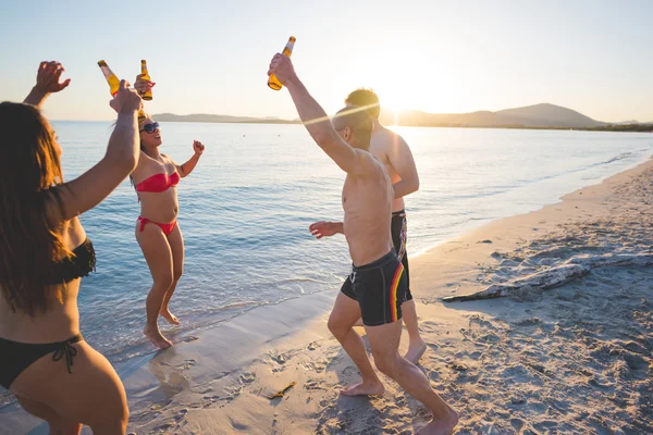 Young friends on summer beach — Stock Photo, Image