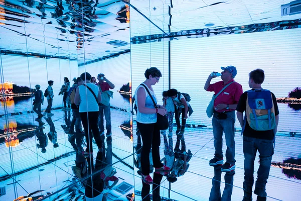 Exposición de personas en la EXPO de Milán — Foto de Stock