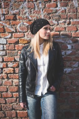 şehirde güzel bir kız