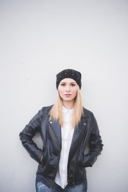 şehirde güzel bir kız