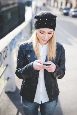 genç kız City ile smartphone