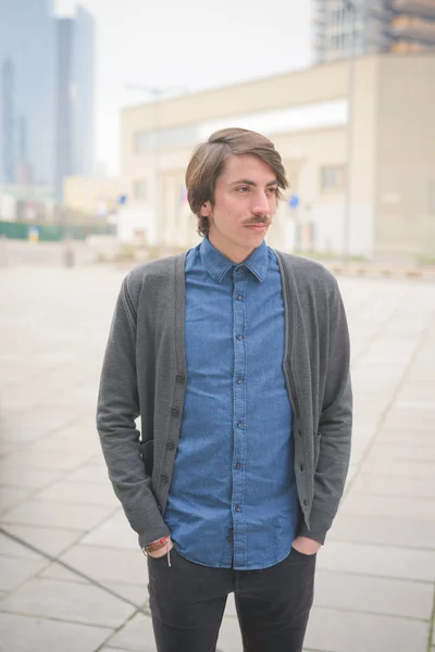 Hombre caucásico guapo con bigote — Foto de Stock