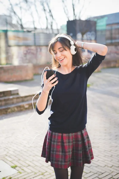 Young pretty woman listening music — Stock Photo, Image