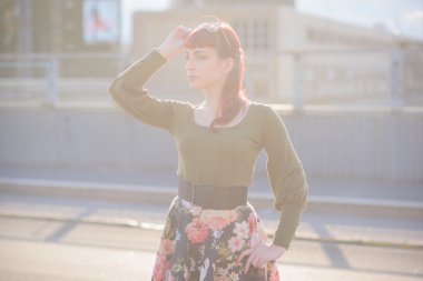 genç yakışıklı Kızıl saçlı Kafkas kadın poz