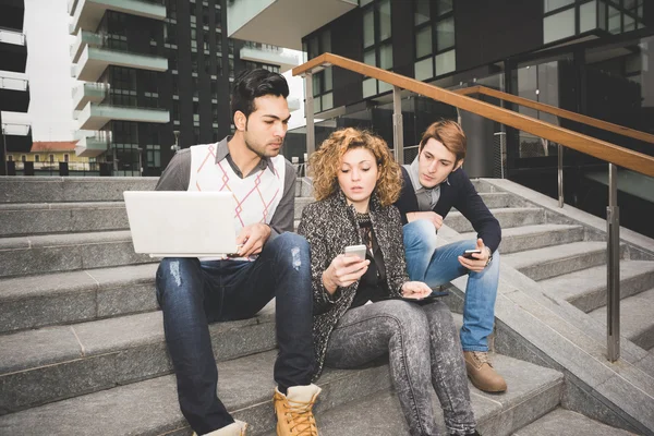 Multiracial business people working outdoor in town — Stock Photo, Image