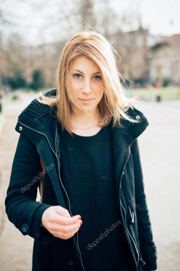 Hipster sporty blonde woman