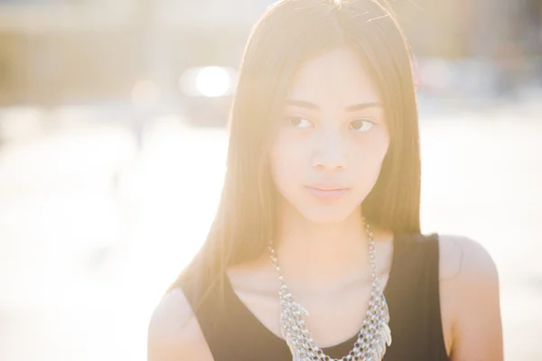 Jovem bela mulher asiática — Fotografia de Stock