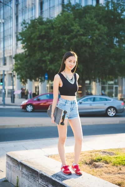 Young beautiful skater woman — Stok fotoğraf