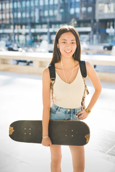 Beautiful asiatic skater woman — Stok fotoğraf