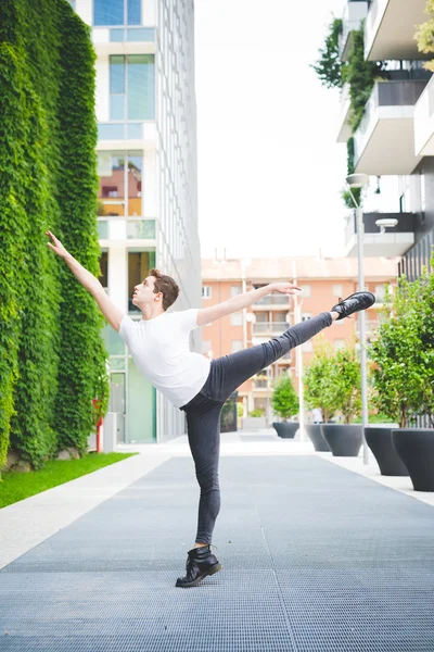 Homme ballet danseur posant — Photo