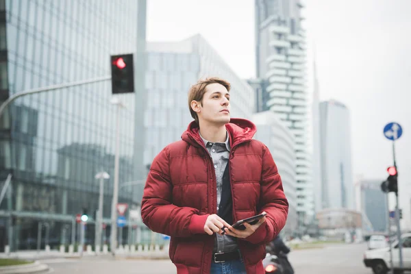 Joven guapo caucásico contemporáneo hombre de negocios — Foto de Stock