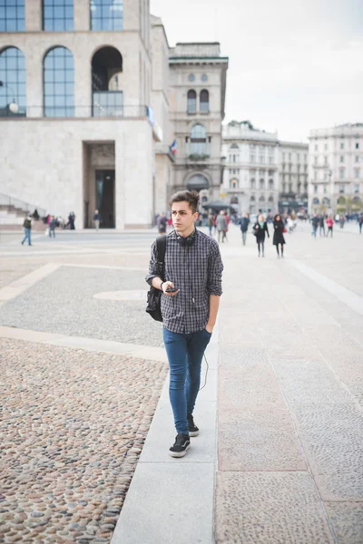 Handsome alternative man listening music — Stock Photo, Image