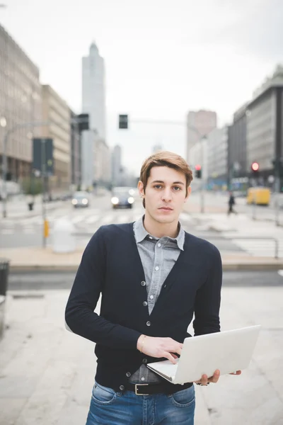 Hombre de negocios contemporáneo caucásico — Foto de Stock