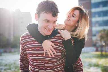 genç bir çift aşık otantik