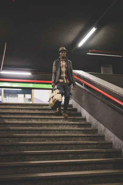 Jovem bonito afro preto homem — Fotografia de Stock